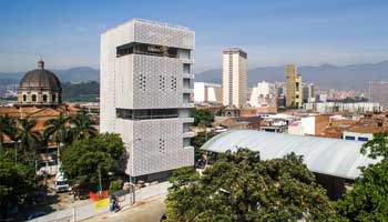 ساختمان پایداری که نفس می کشد: دفتر مرکزی EDU در کلمبیا